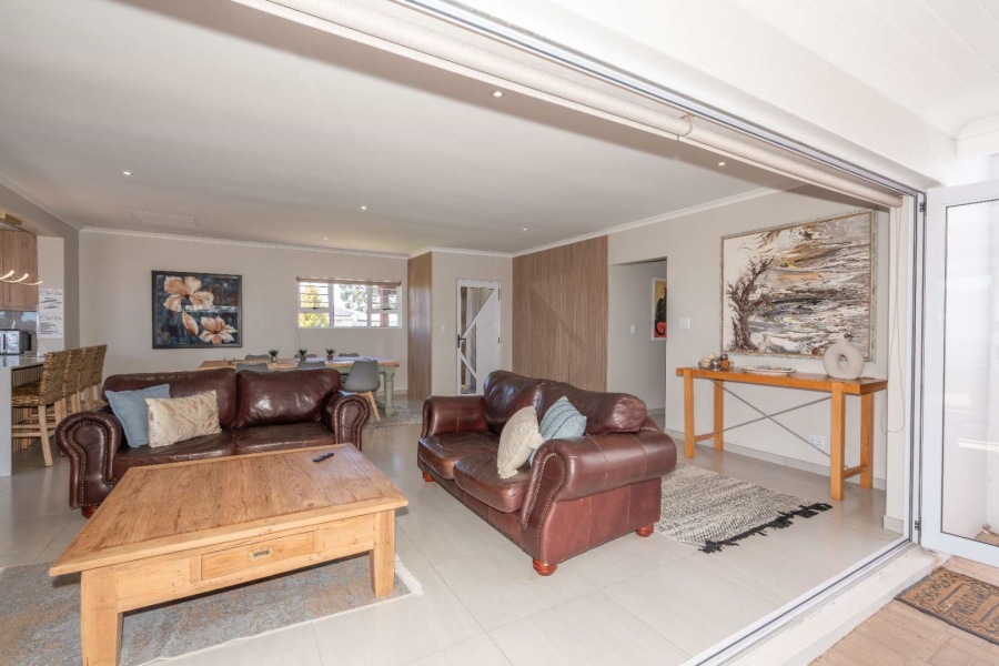 3 Bedroom Property for Sale in Middedorp Western Cape